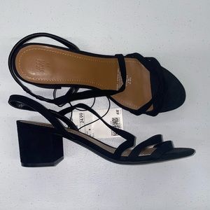 NWT H&M Black Strappy Sandals with Heel 🖤